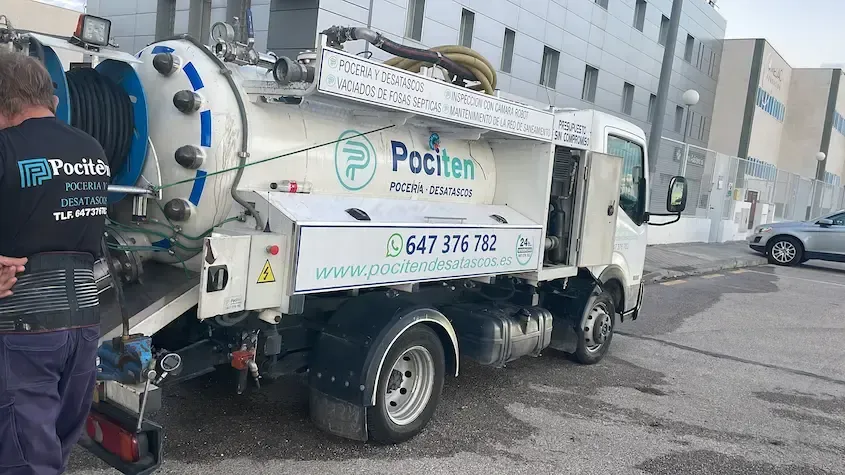 Camión cuba de Pociten equipado para desatascos y limpieza